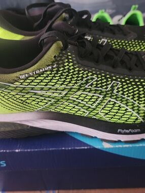 ASICS Men's GEL-Stratus 2 Running Shoe - Neon Green and Black